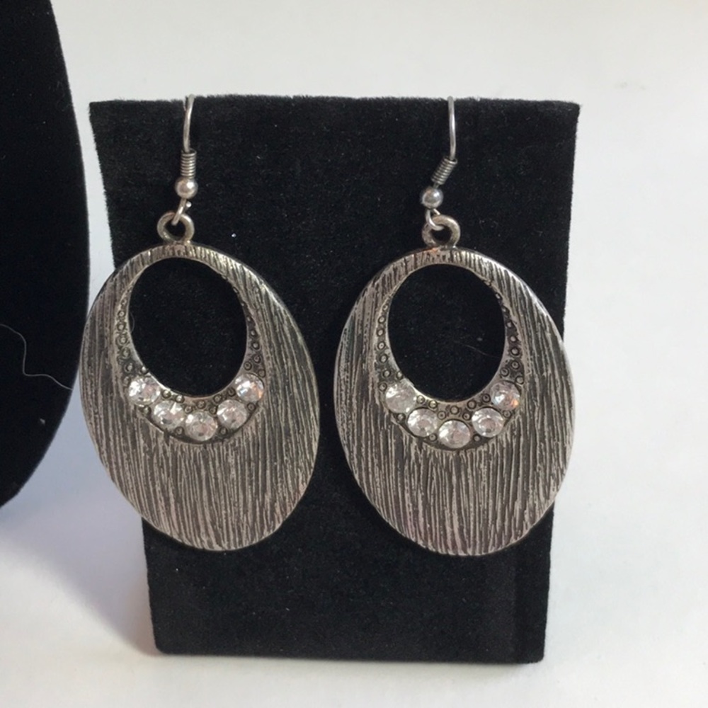 E 💚 3 for $20 💚 Earrings
